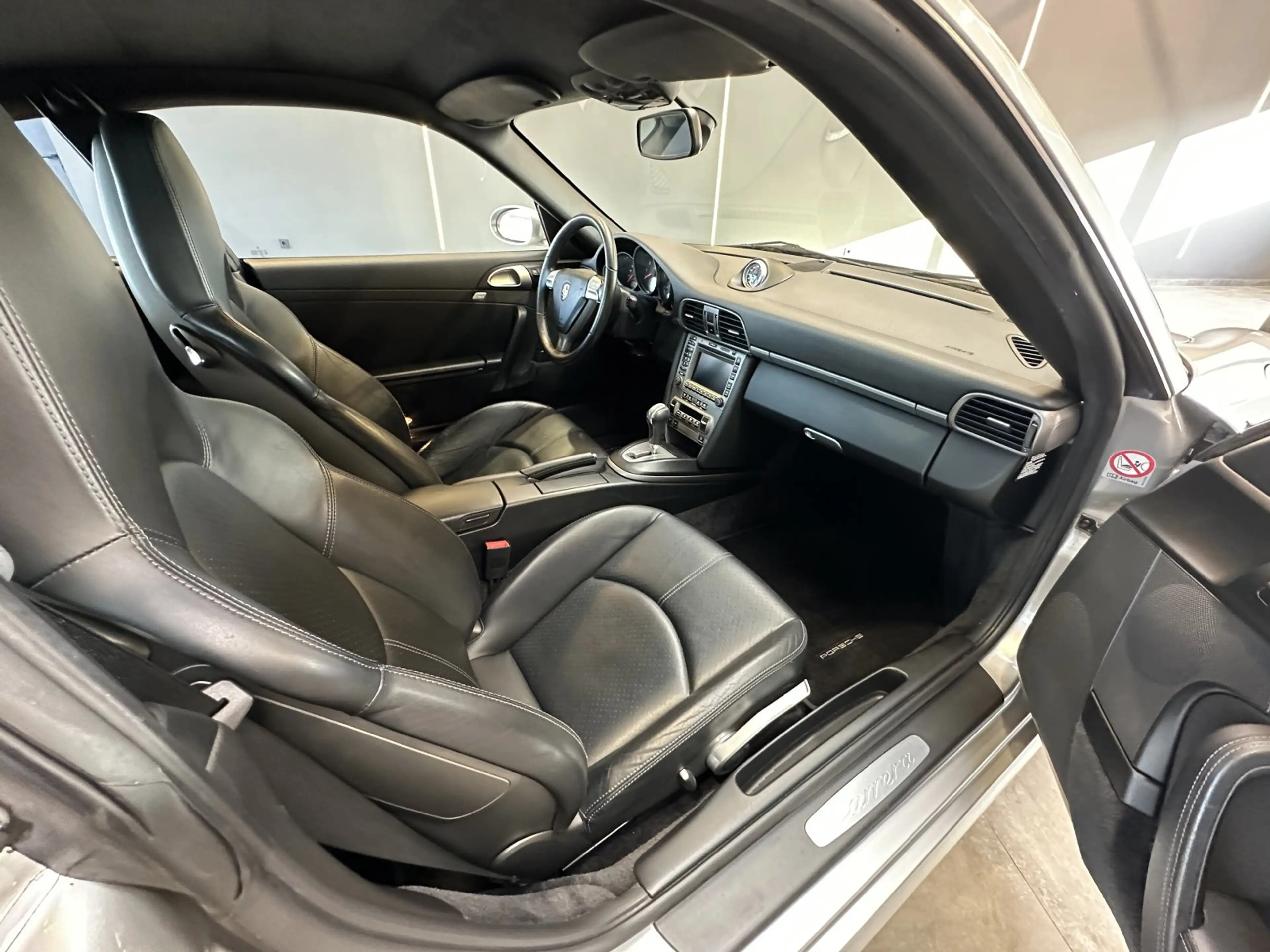 Porsche 911 Carrera 3.6 — photo 14