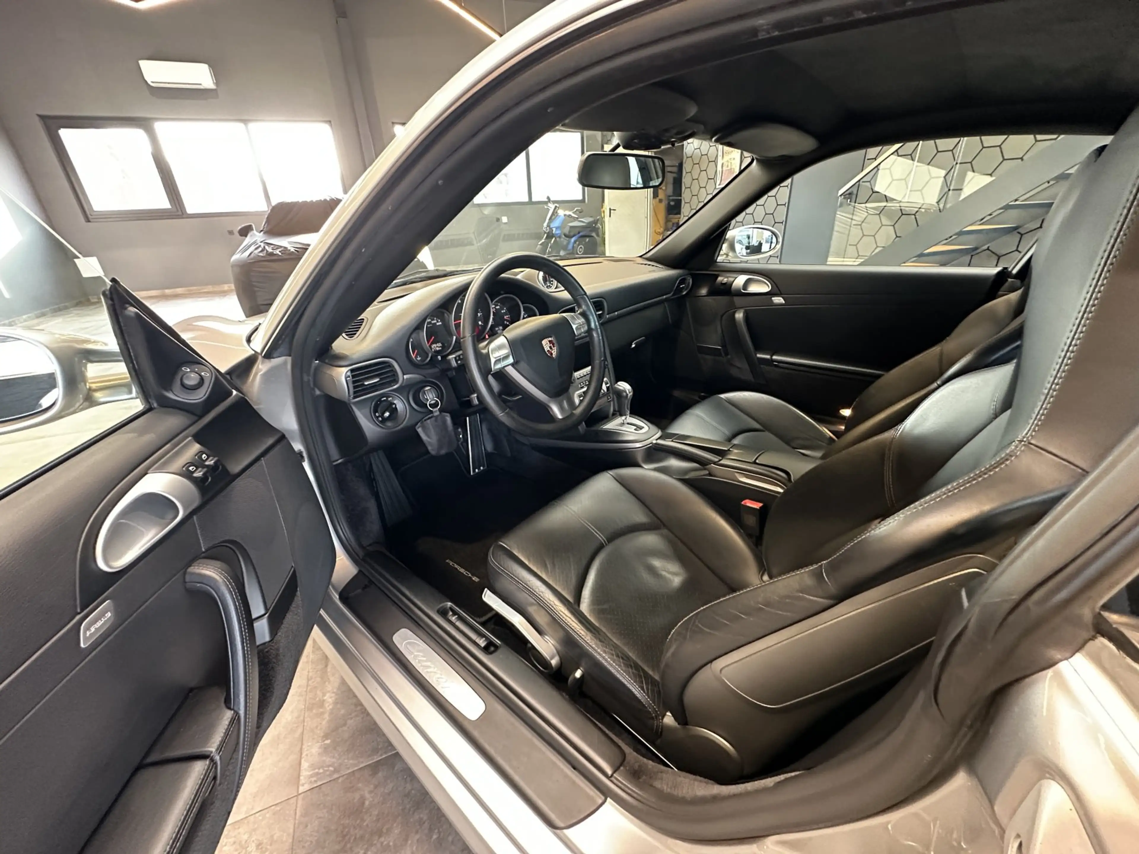 Porsche 911 Carrera 3.6 — photo 7