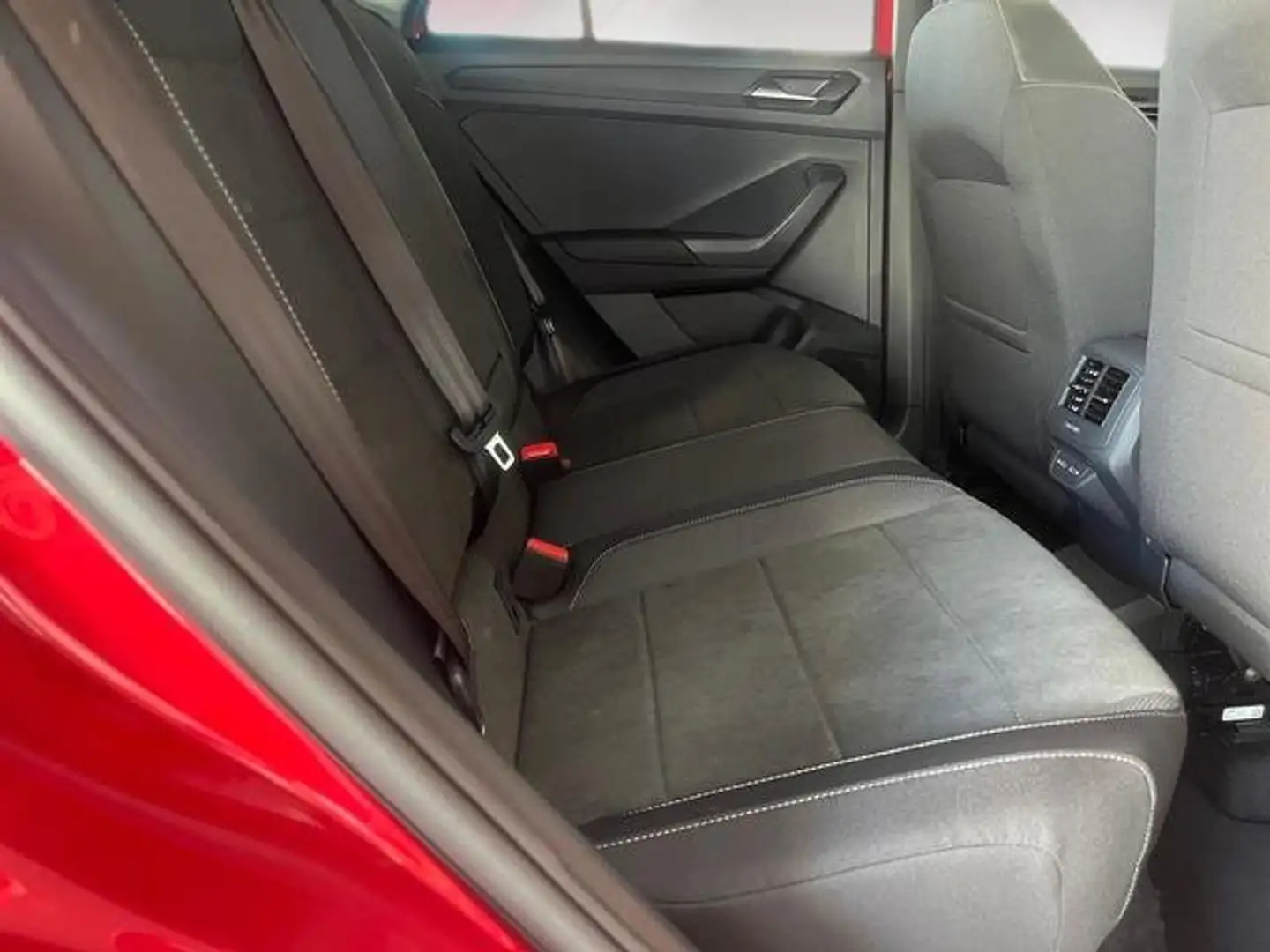 Volkswagen T-Roc 1.0 TSI Dark Line 85kW Rojo - 2
