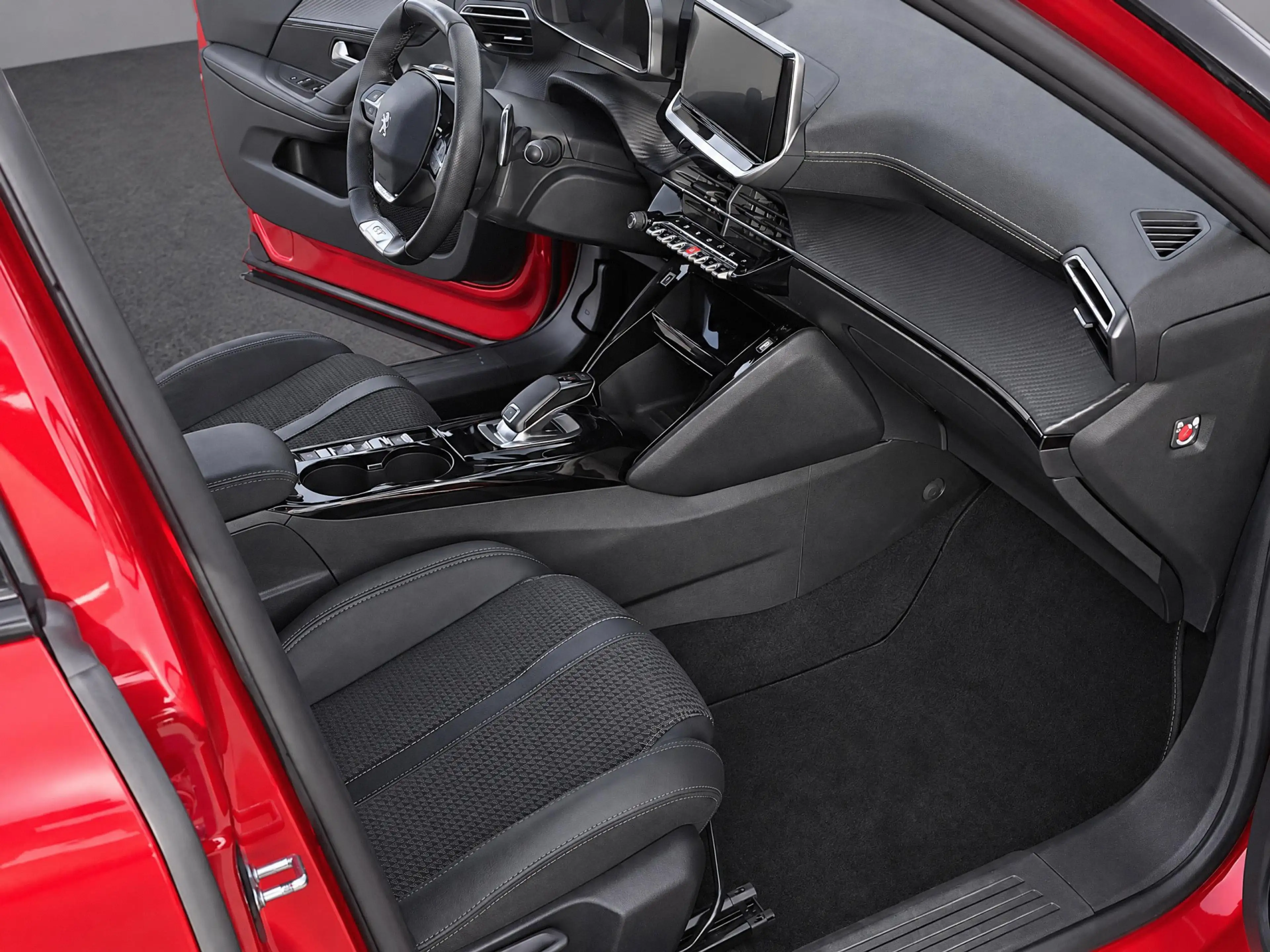 Peugeot 2008 1.2 PureTech GT-Line — photo 13