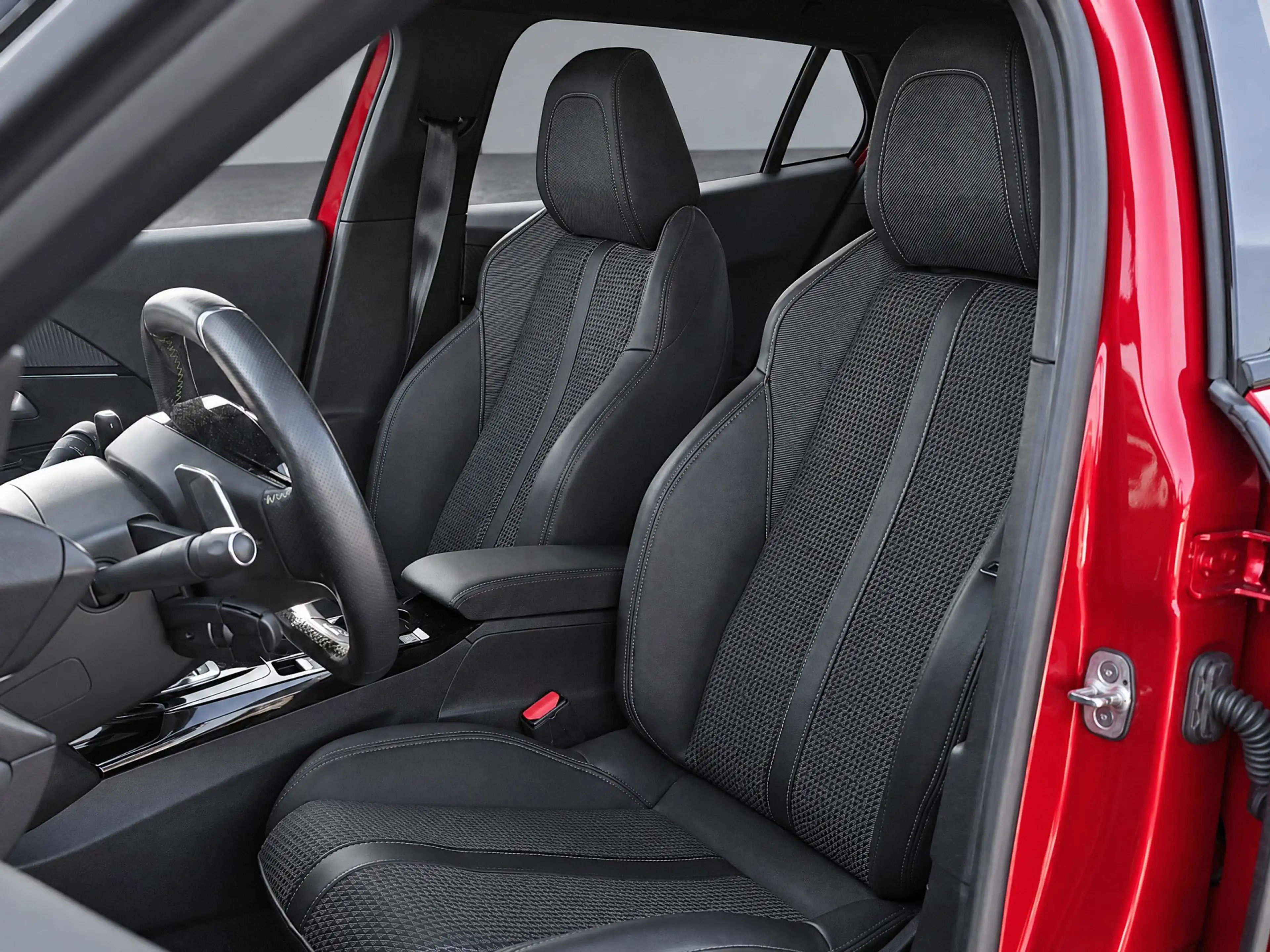 Peugeot 2008 1.2 PureTech GT-Line — photo 9