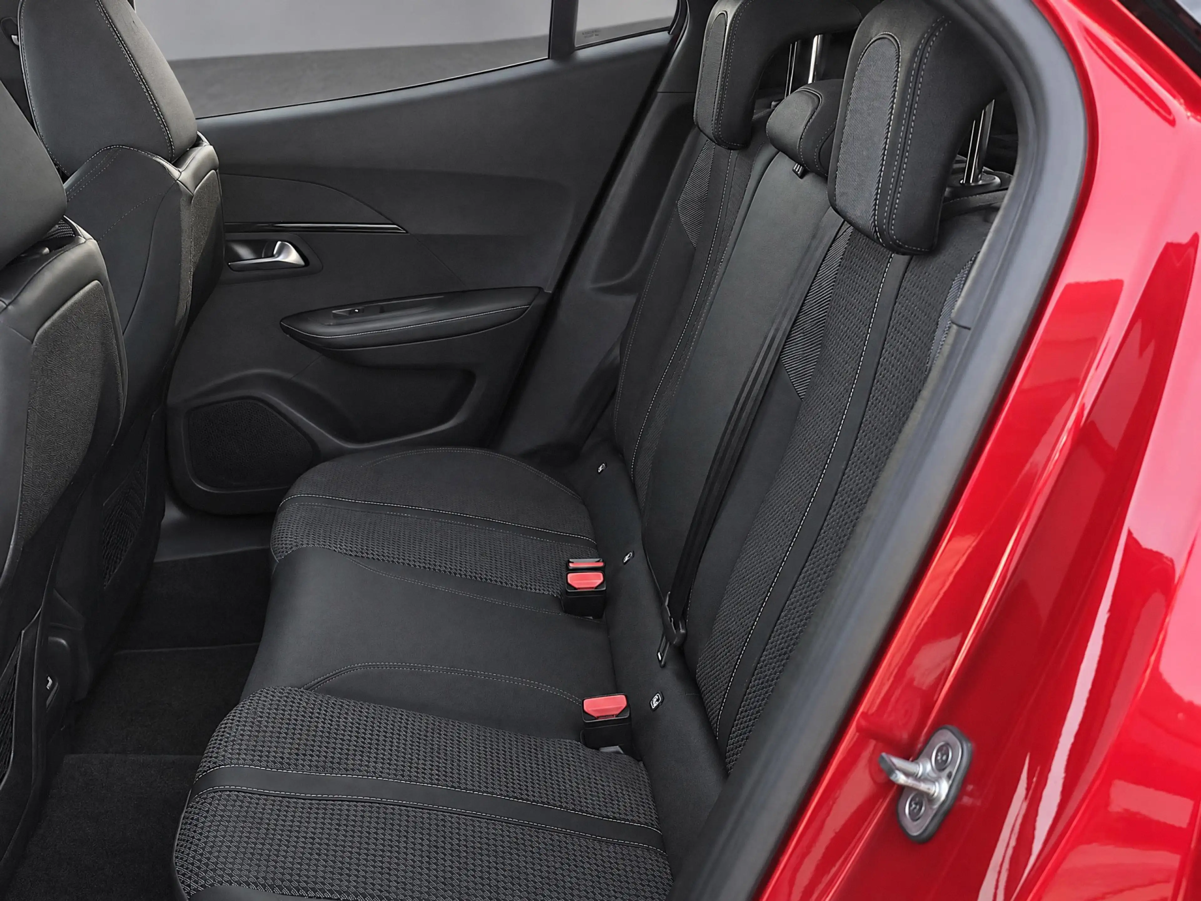 Peugeot 2008 1.2 PureTech GT-Line — photo 12