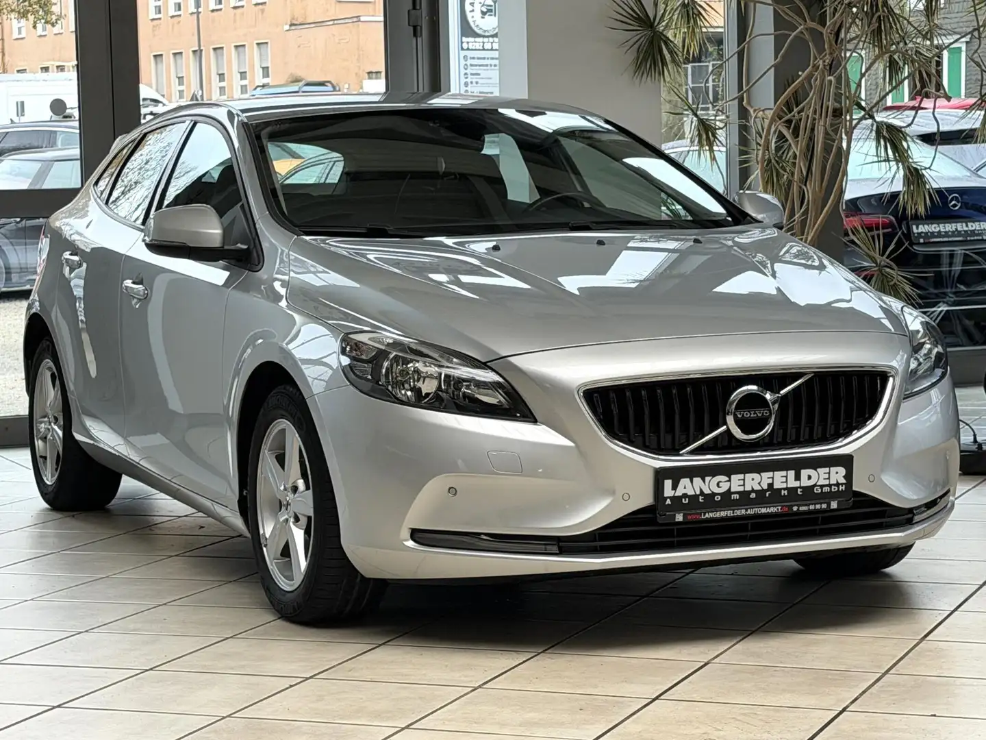 Volvo V40 V40 D3 Kinetic*SHZ*AHK*NAVi*TPM*MFL*LMF* Argent - 1