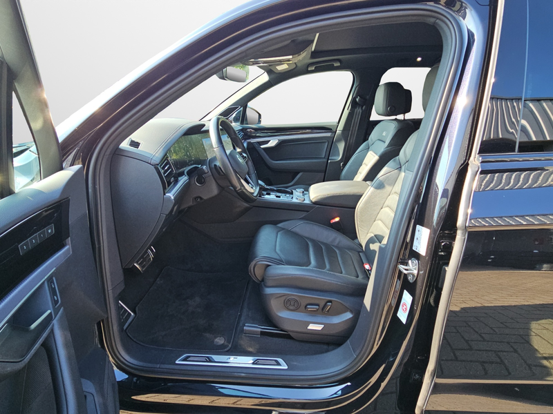 Volkswagen Touareg 3.0 TDI DSG 4Motion R-Line Black Style,AHK, — photo 7