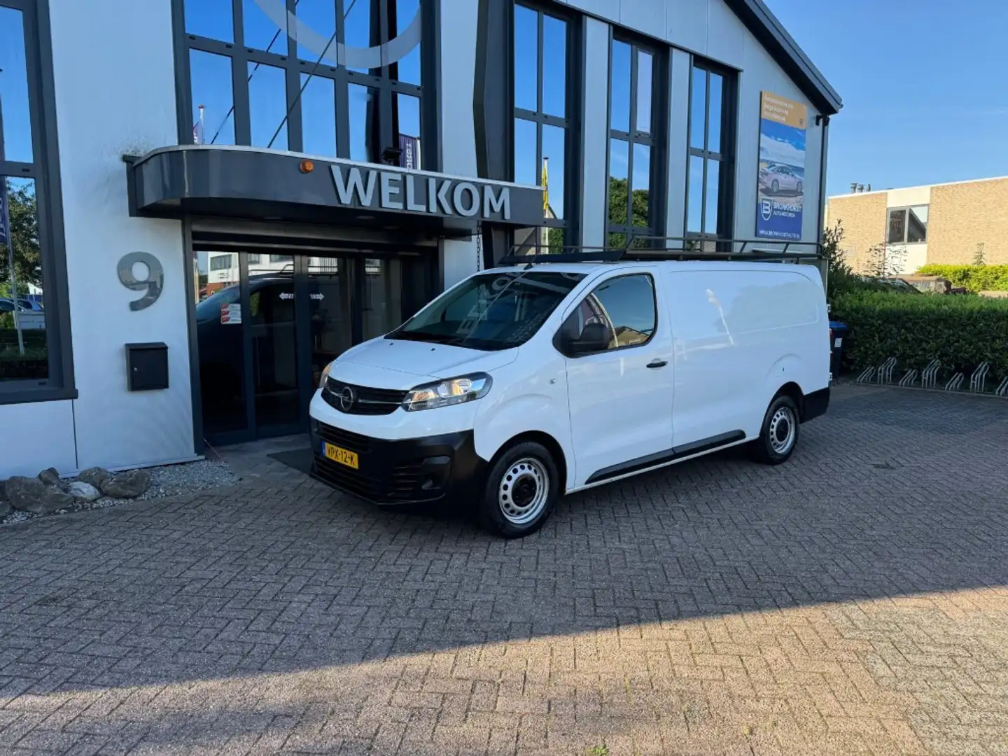 Opel Vivaro 2.0 L3H1 145PK Airco, Cruisecntrl, Camera, PDC, Im Weiß - 1