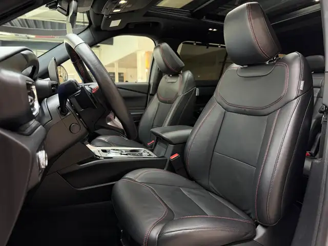 Ford Explorer view 13