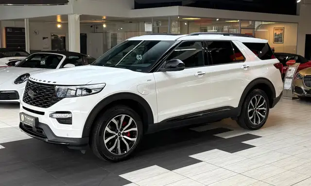 Ford Explorer view 2