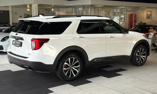 Ford Explorer view 8