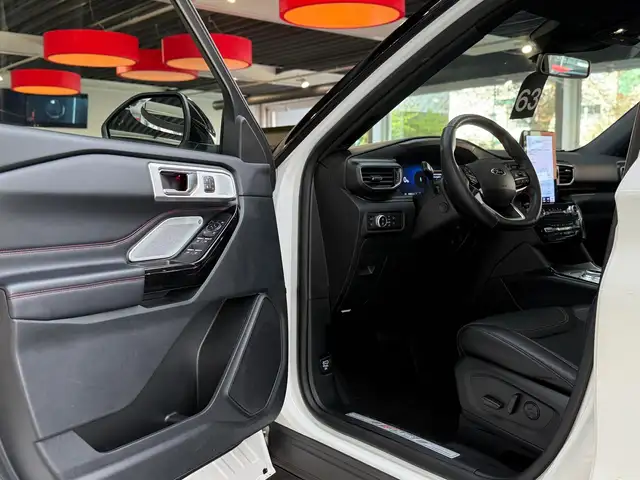 Ford Explorer view 11