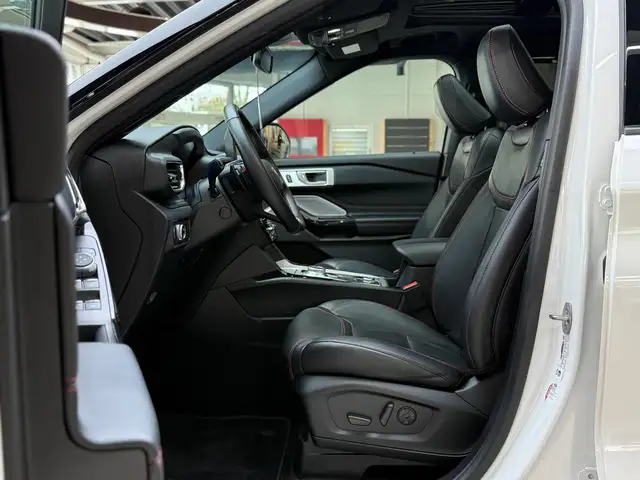 Ford Explorer view 12
