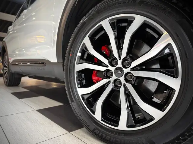 Ford Explorer view 6