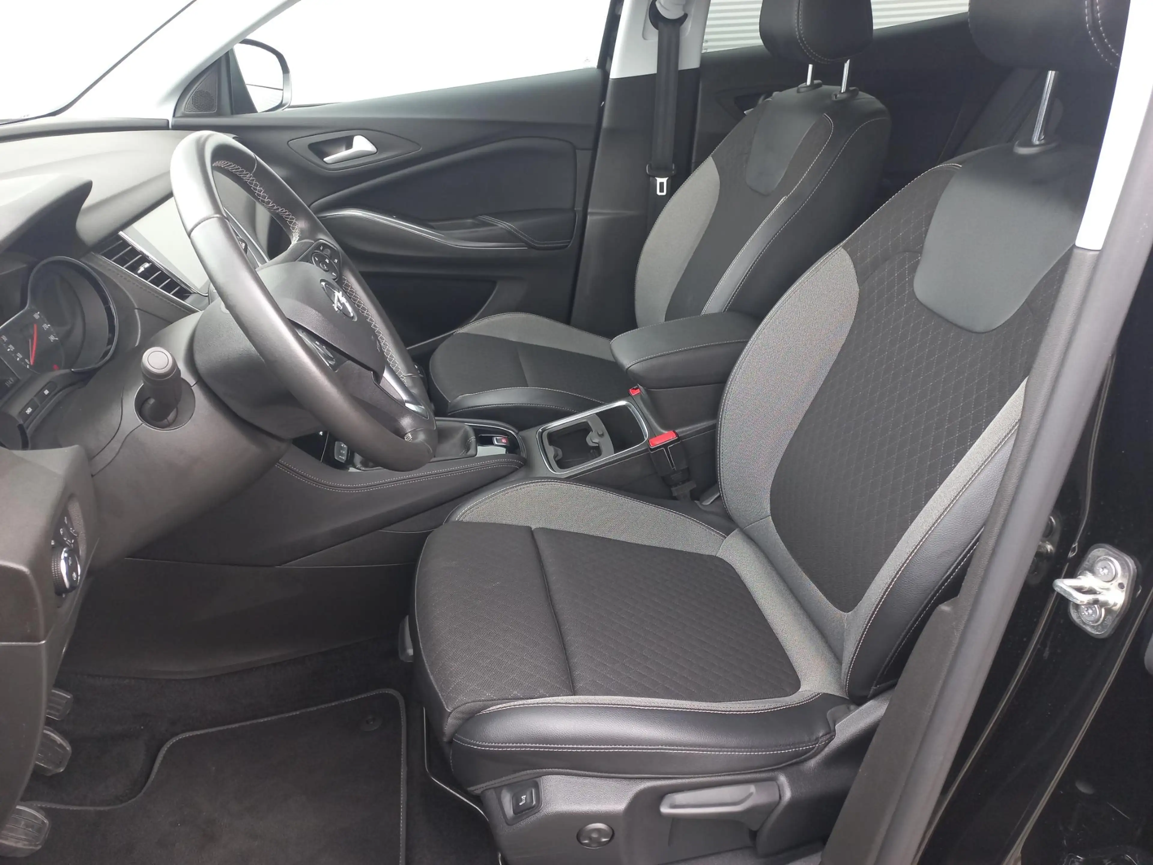 Opel Grandland X 1.2T 130pk Business Elegance | Climate control | N — photo 11