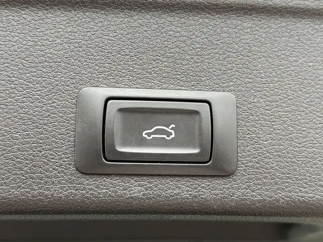Audi A4 Avant view 8
