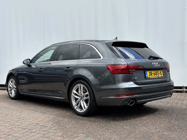 Audi A4 Avant view 2