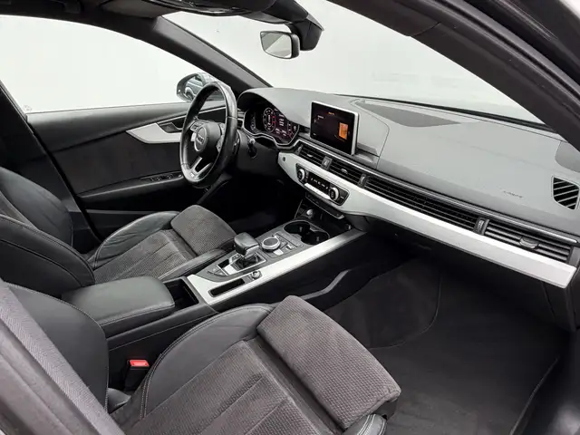 Audi A4 Avant view 3