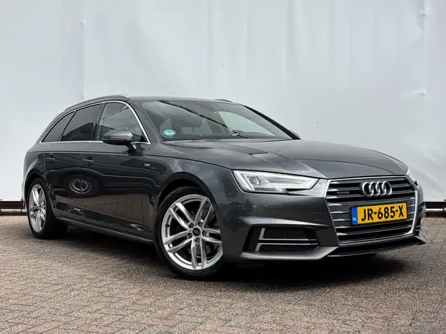 Audi A4 Avant view 11