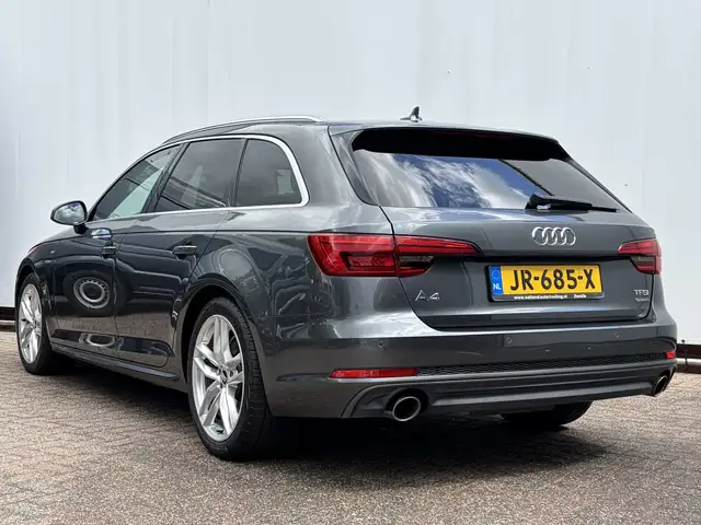 Audi A4 Avant view 12