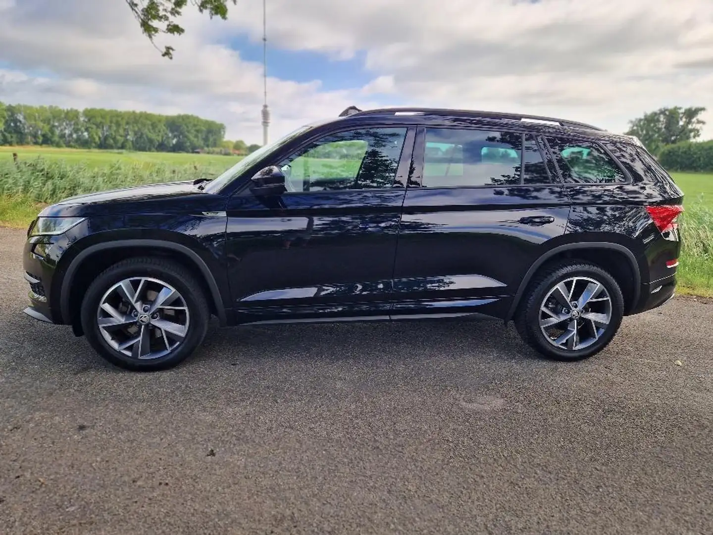 Skoda Kodiaq 1.5 TSI Sportline Business, panoramadak, nieuwstaa Zwart - 2