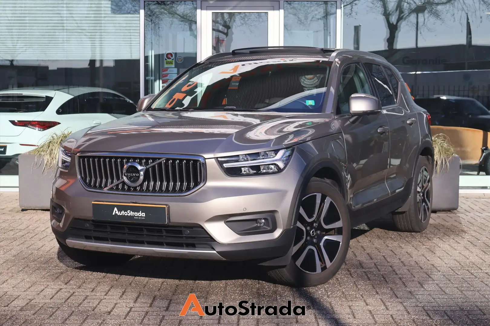 Volvo XC40 T5 Inscription Twin Engine 262pk | Stoelverwarming Gris - 1
