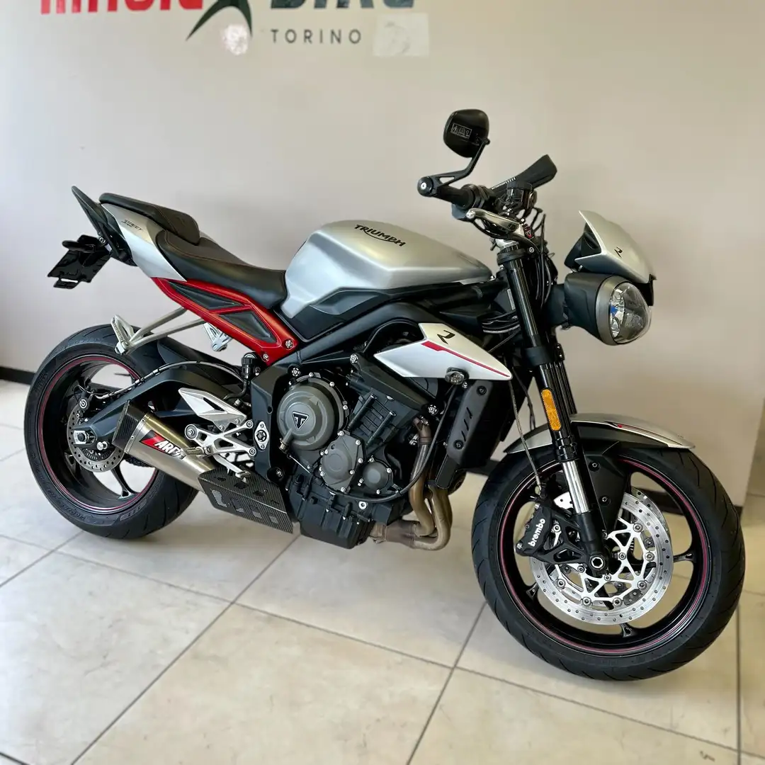 Triumph Street Triple R - 1