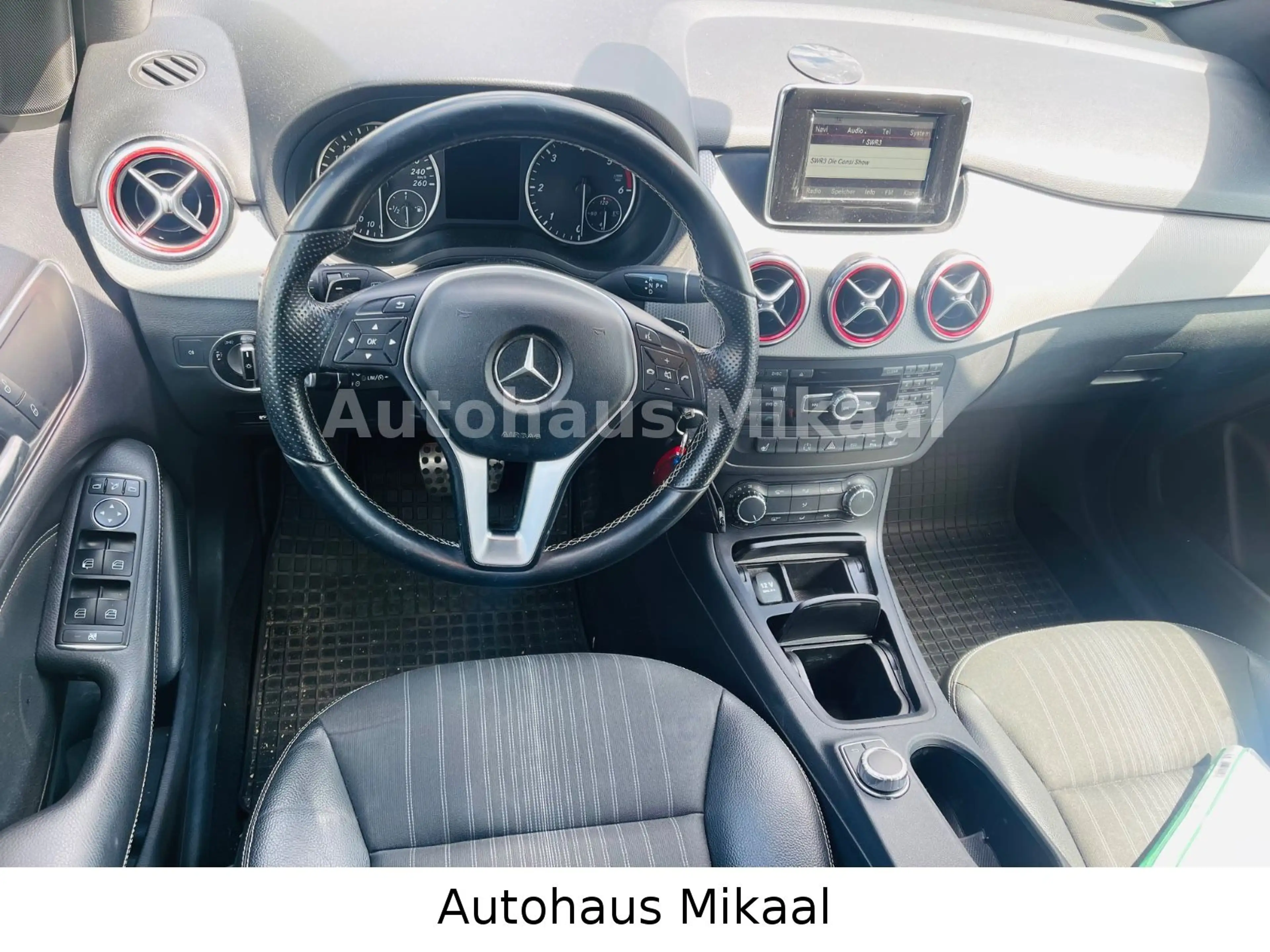 Mercedes-Benz B 200 CDI — photo 9