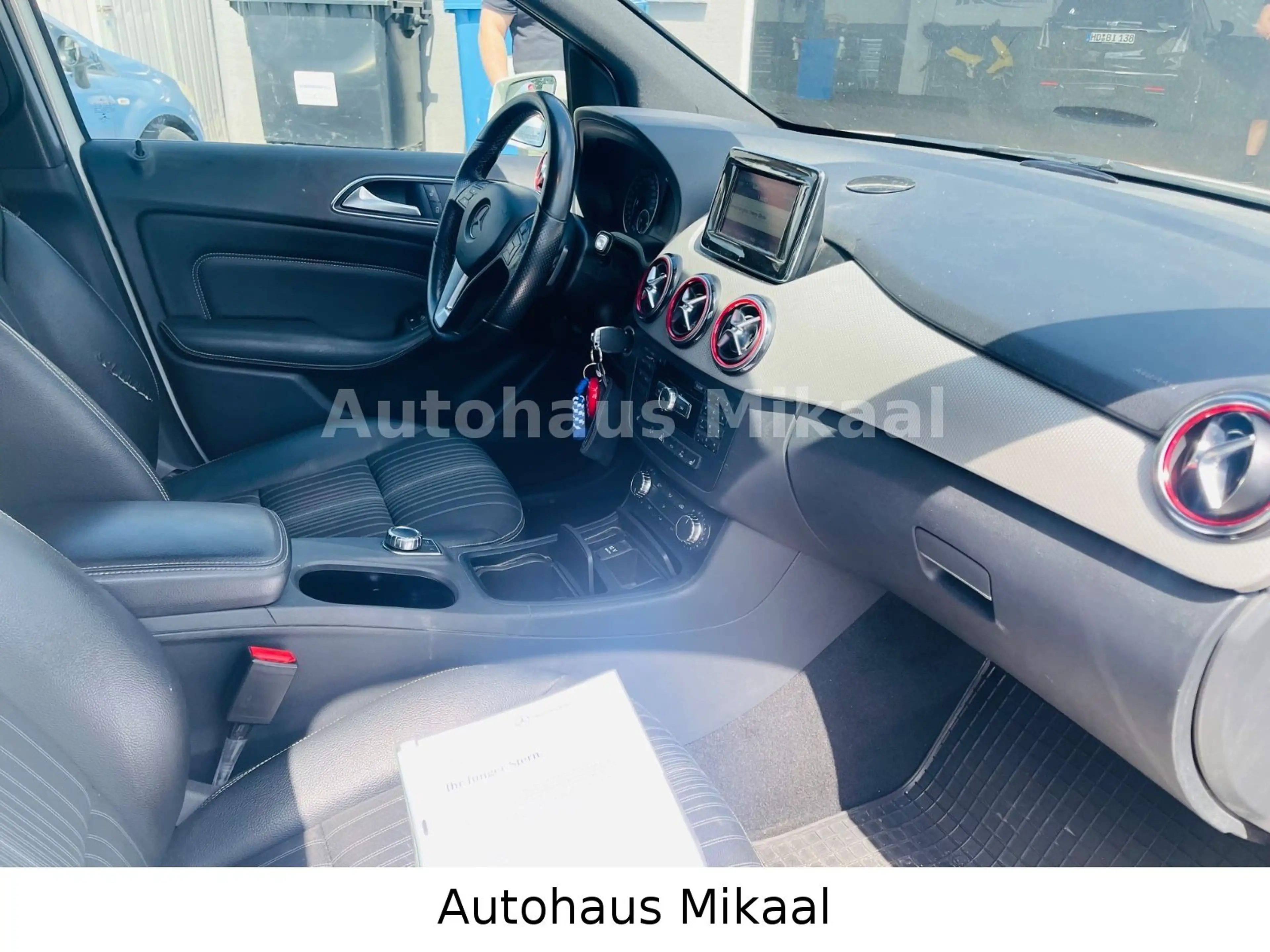 Mercedes-Benz B 200 CDI — photo 12