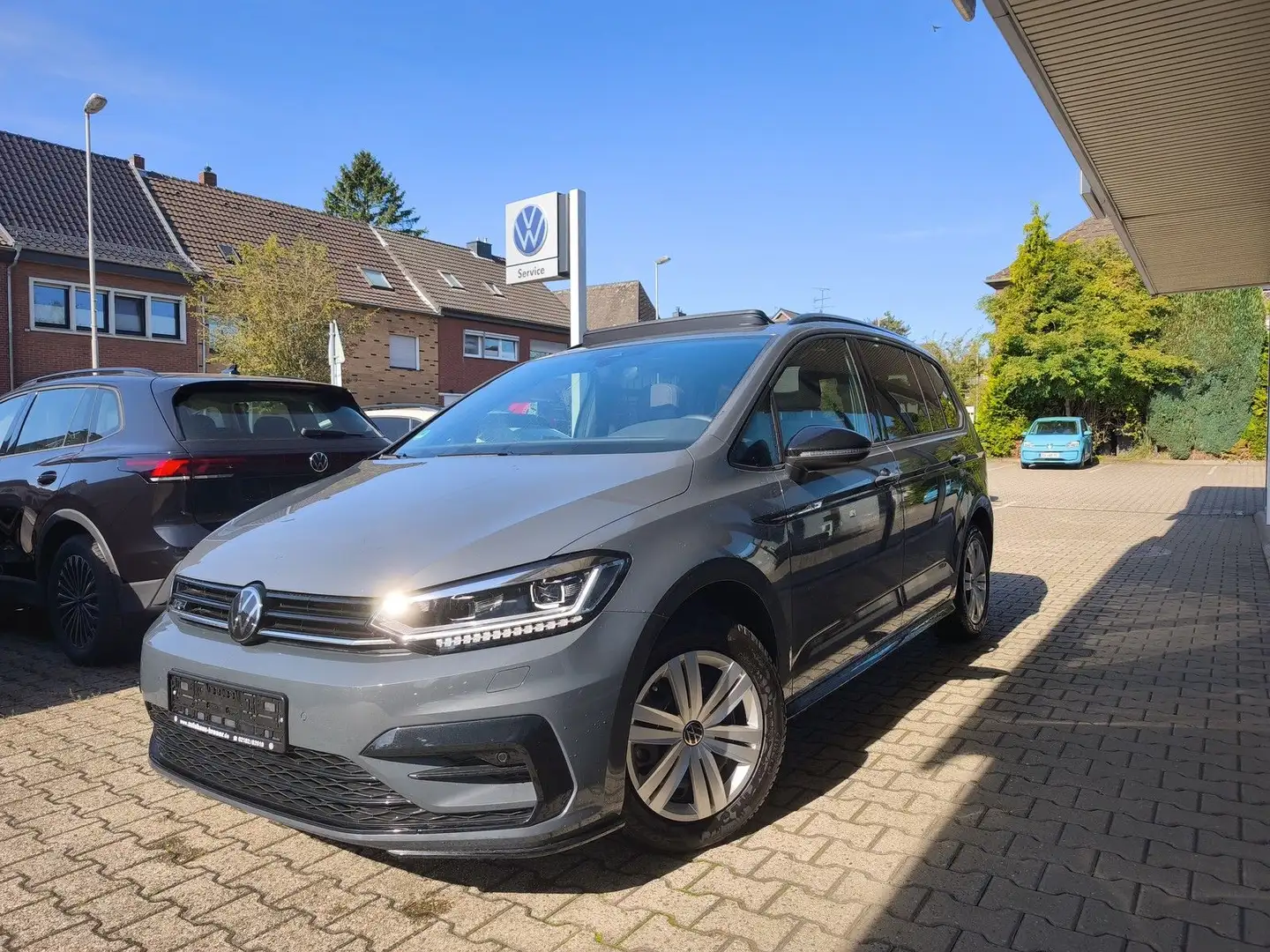 Volkswagen Touran Highline R-Line,PANO,AHK,Kessy,7-Sitzer Gris - 1