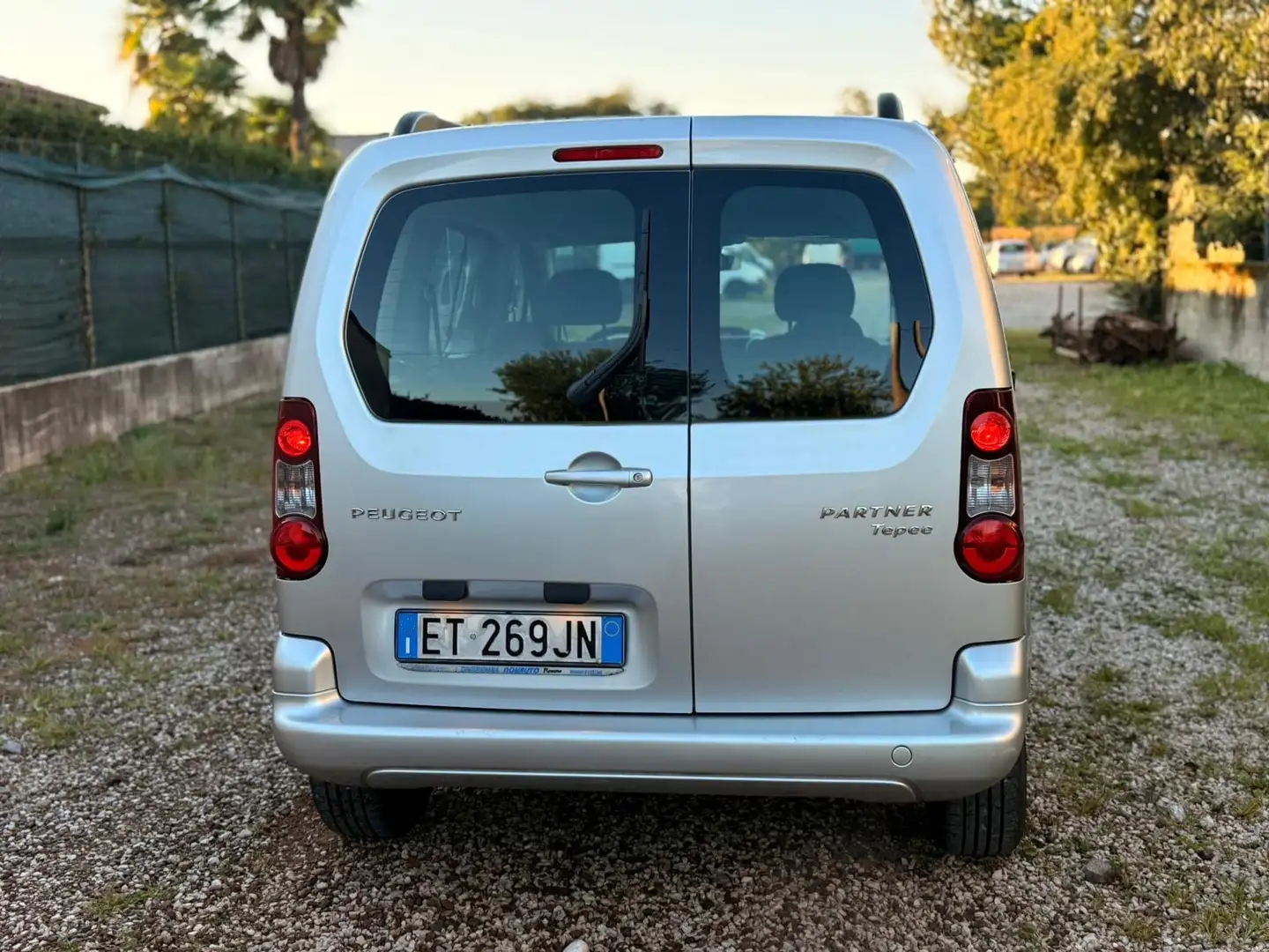 Peugeot Partner Partner Tepee 2014 1.6 hdi 90 cv E5b Szürke - 2