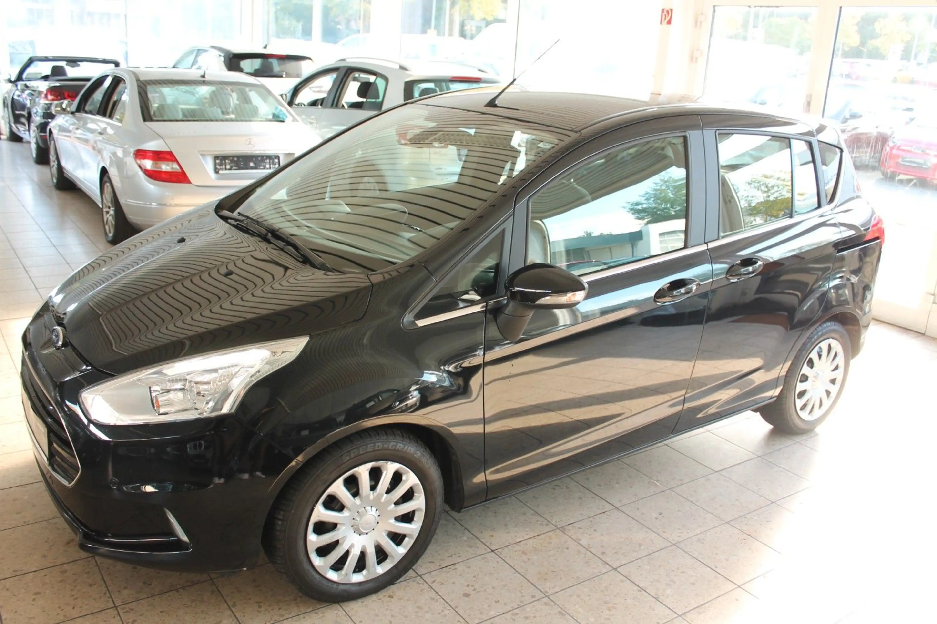 Ford B-Max B-MAX Titanium — photo 15