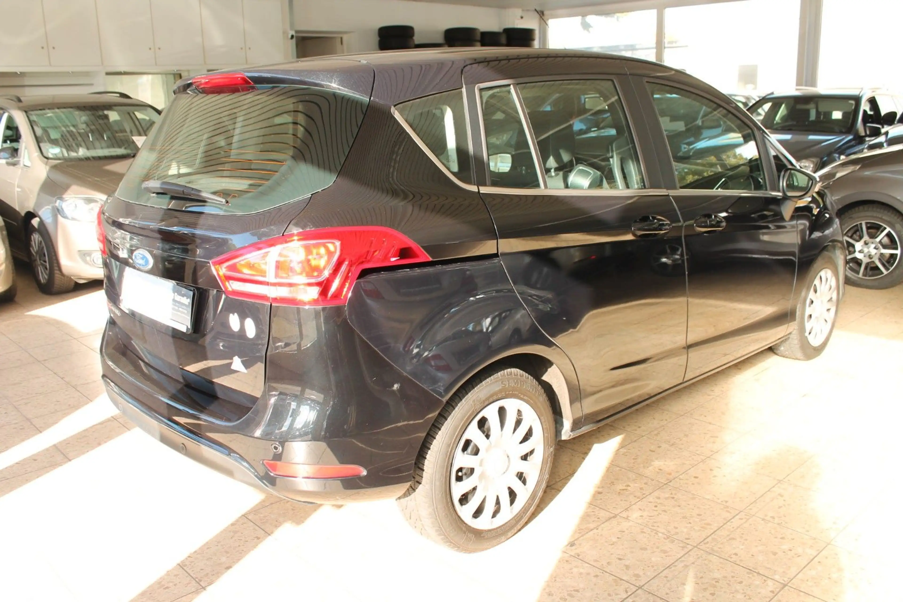 Ford B-Max B-MAX Titanium — photo 7