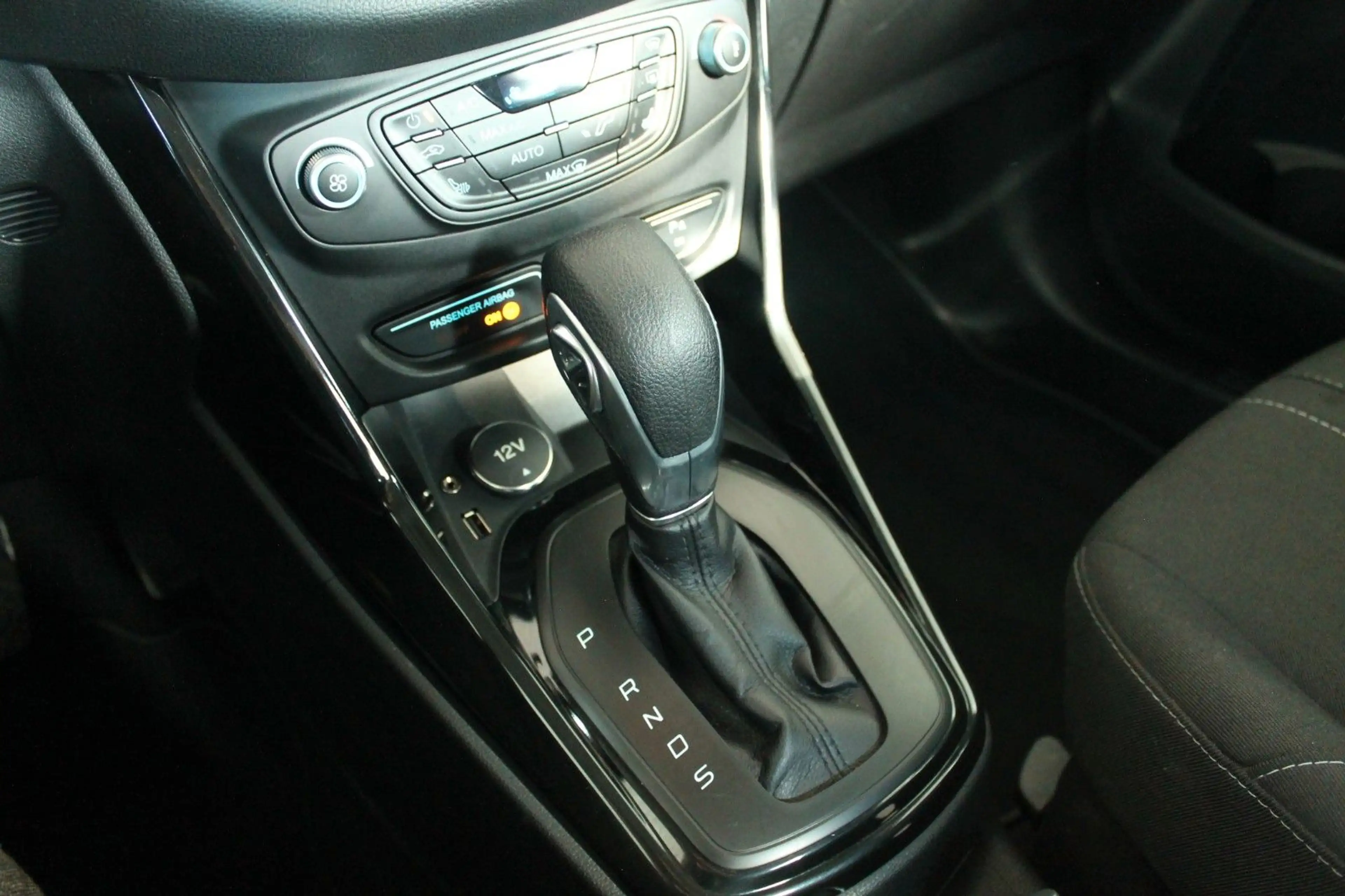 Ford B-Max B-MAX Titanium — photo 14