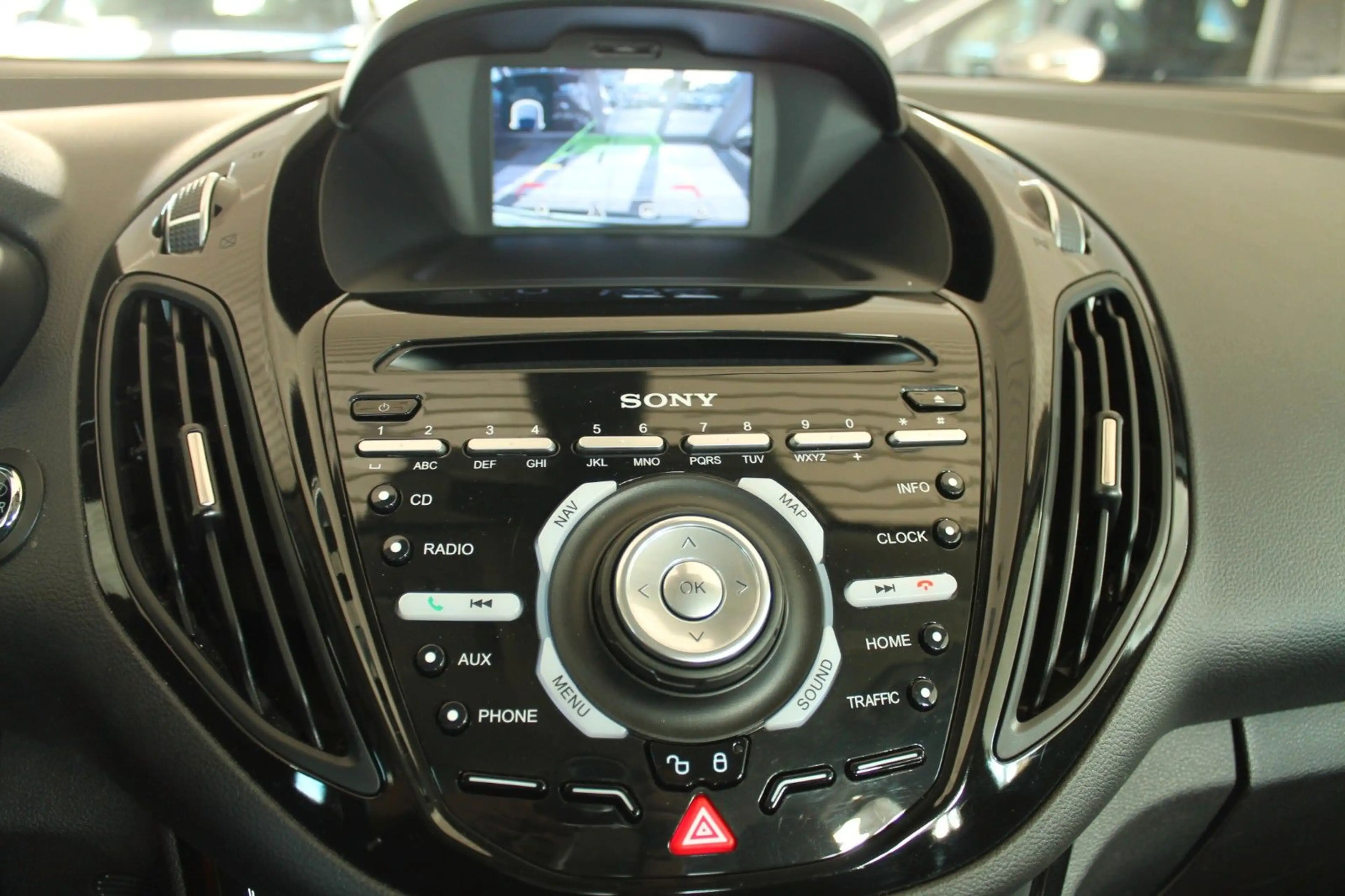 Ford B-Max B-MAX Titanium — photo 13