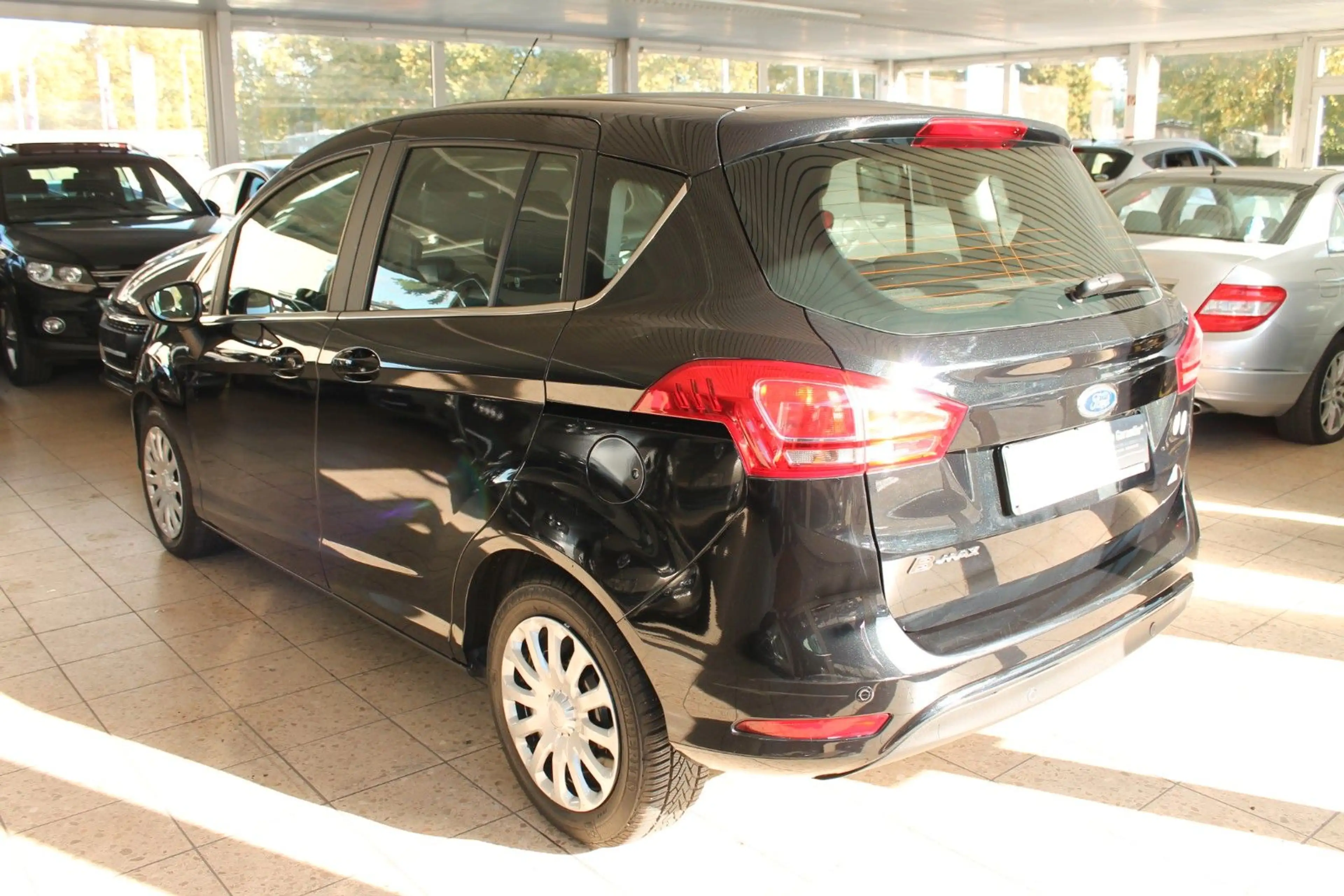 Ford B-Max B-MAX Titanium — photo 8