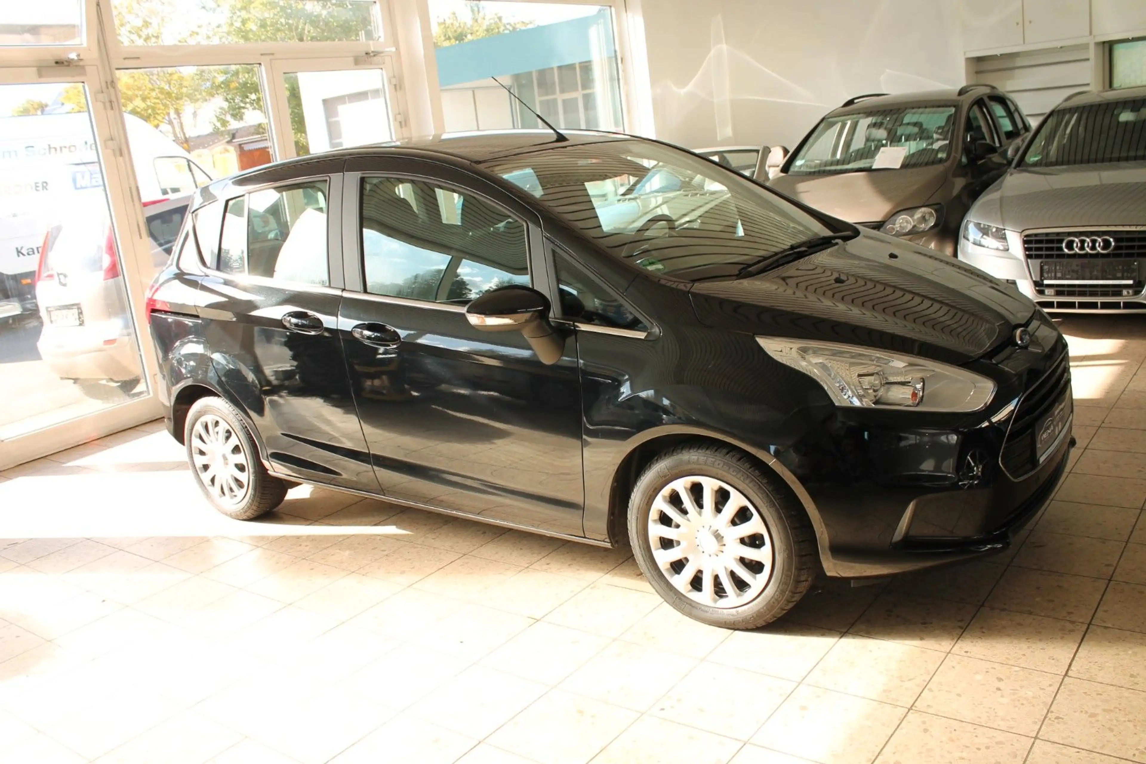 Ford B-Max B-MAX Titanium — photo 3