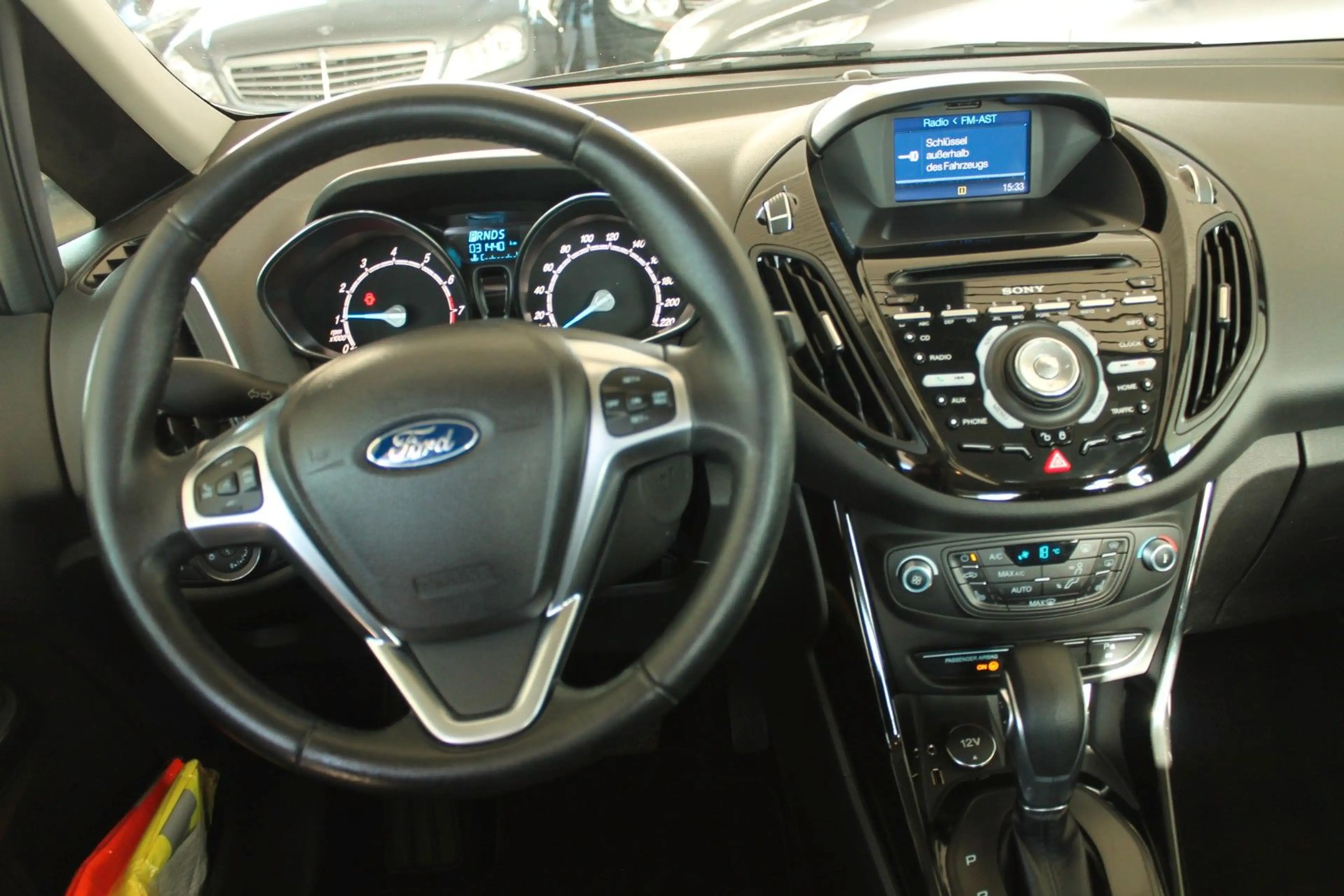 Ford B-Max B-MAX Titanium — photo 9