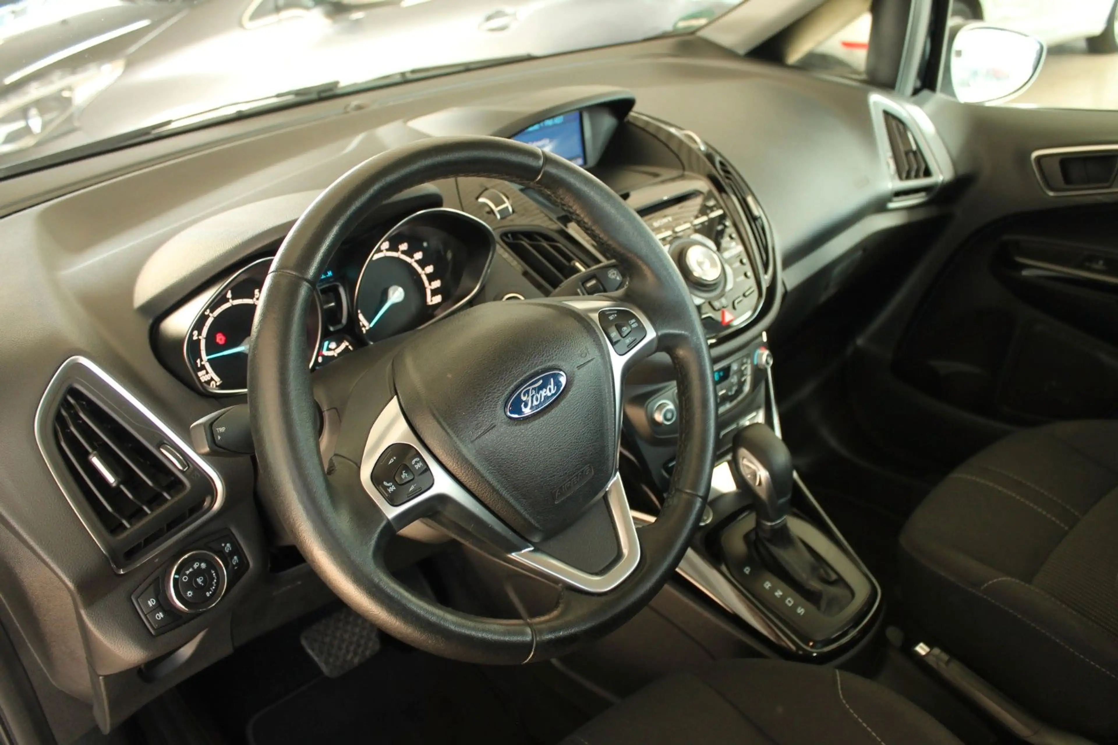 Ford B-Max B-MAX Titanium — photo 10