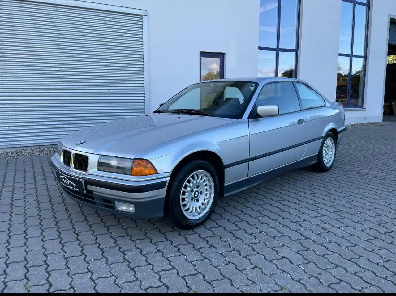 BMW 320i, foto 1