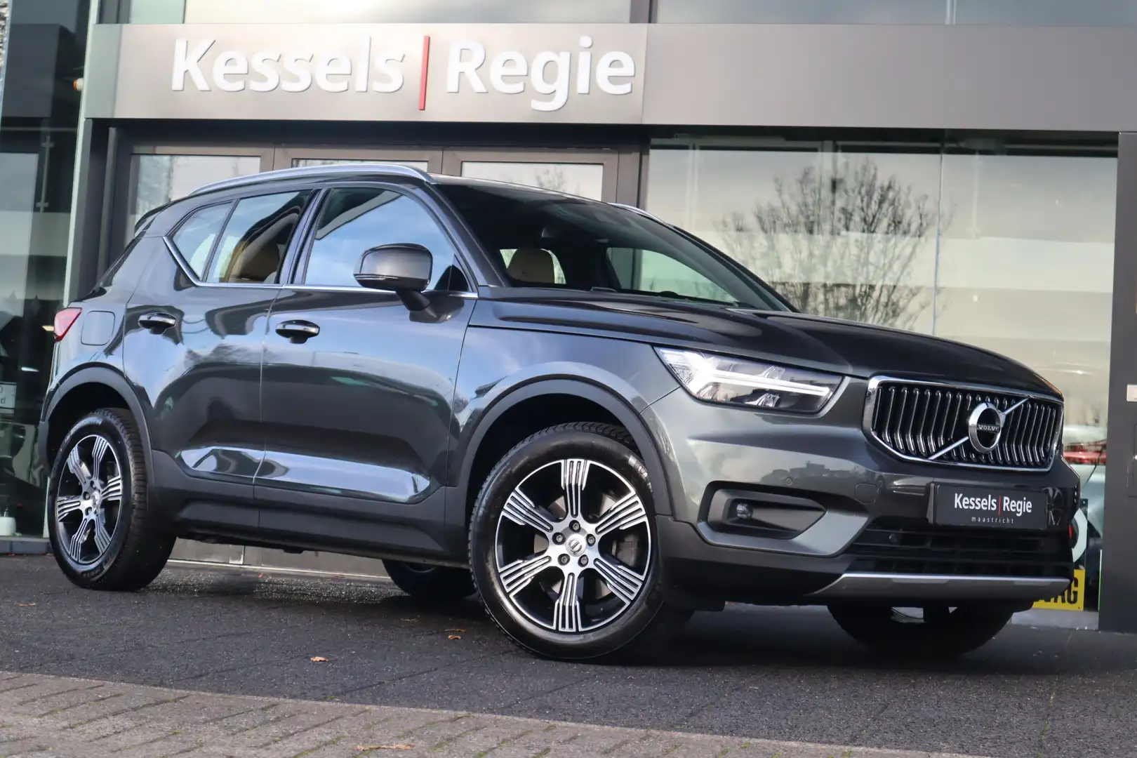 Volvo XC40 2.0 T4 Inscription Led Leer Pano Gris - 1