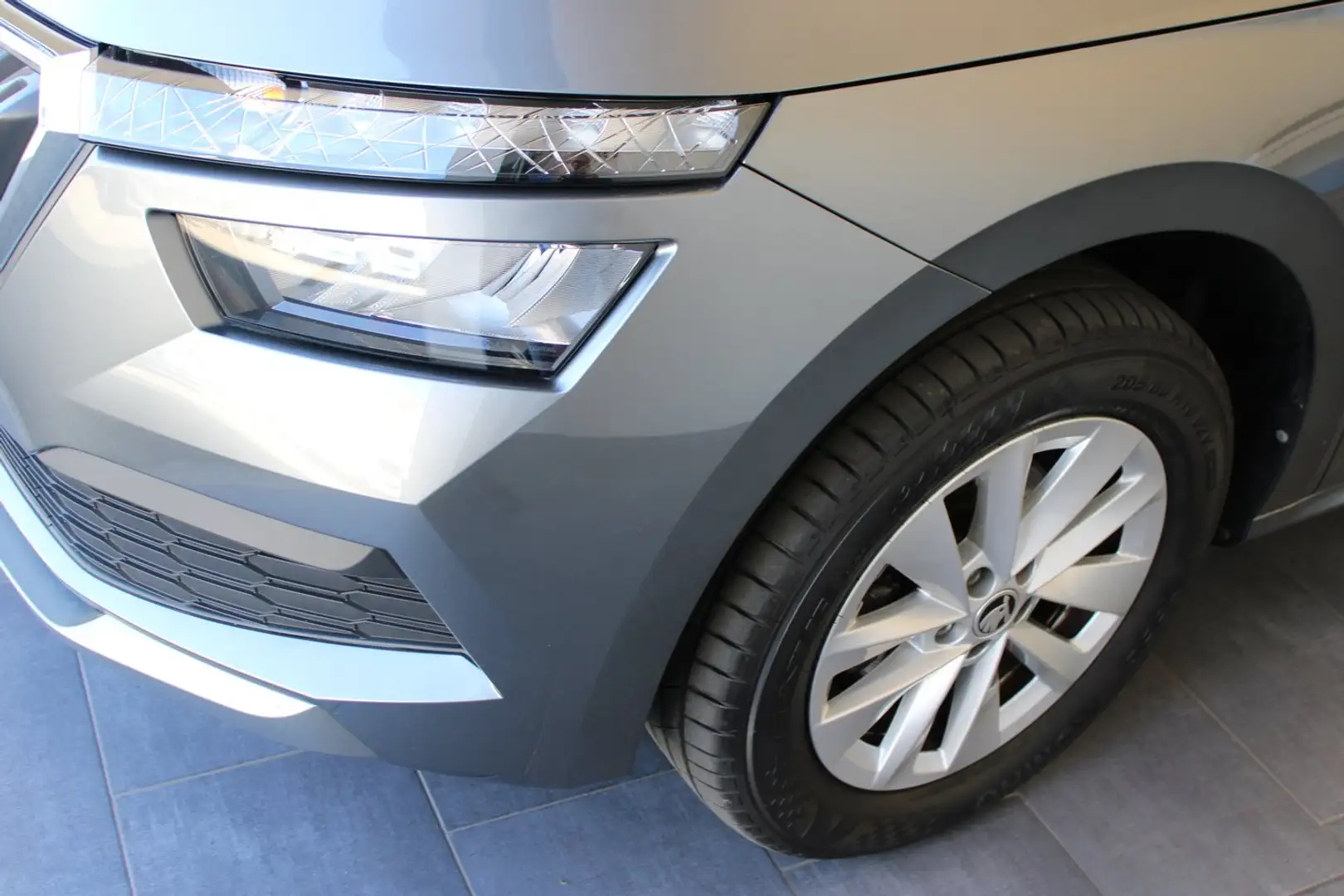 Skoda Kamiq Ambition TSI Grau - 2