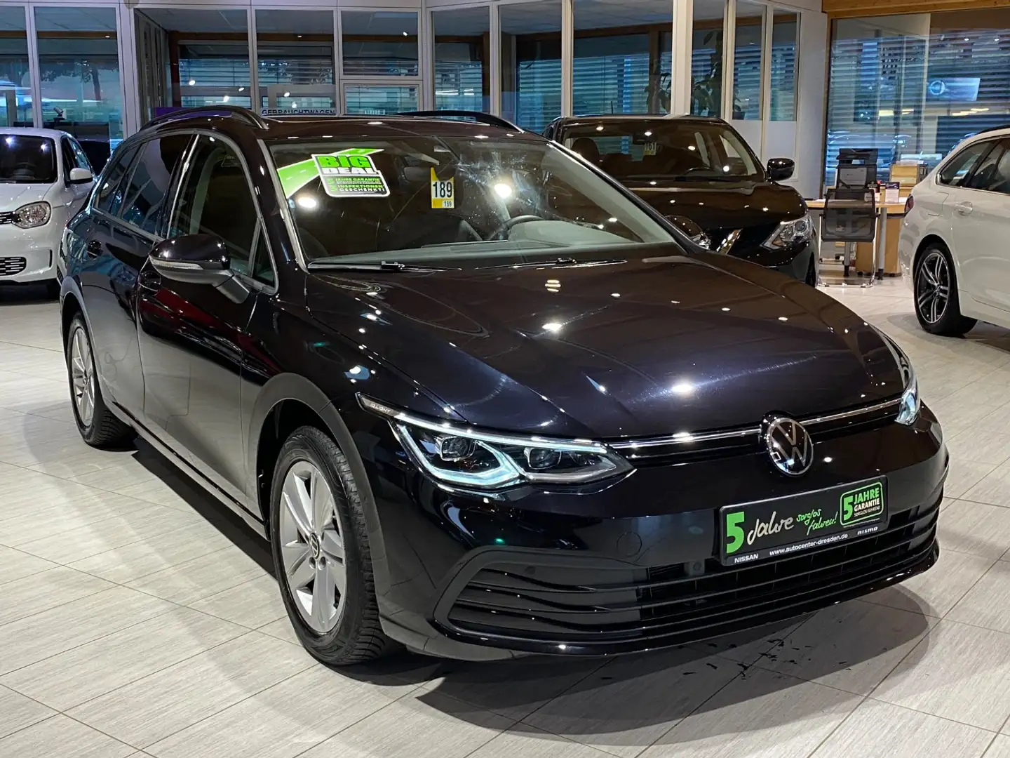 Volkswagen Golf Variant Golf VIII Variant 1.5 eTSI Life ACC+LED+Navi+PANO Zwart - 2