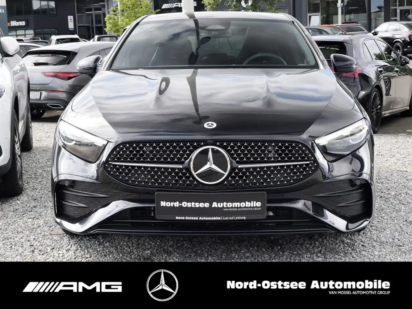 Mercedes-Benz A 200 AMG NAVI LED PANO KAM KEYLESS SHZ KLIMA Black - 2