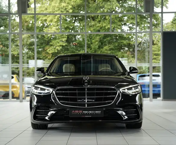 Mercedes-Benz 450 view 2
