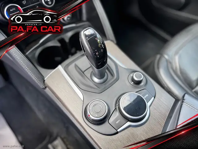 Alfa Romeo Stelvio view 18
