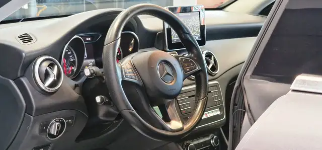 Mercedes-Benz Cla view 11