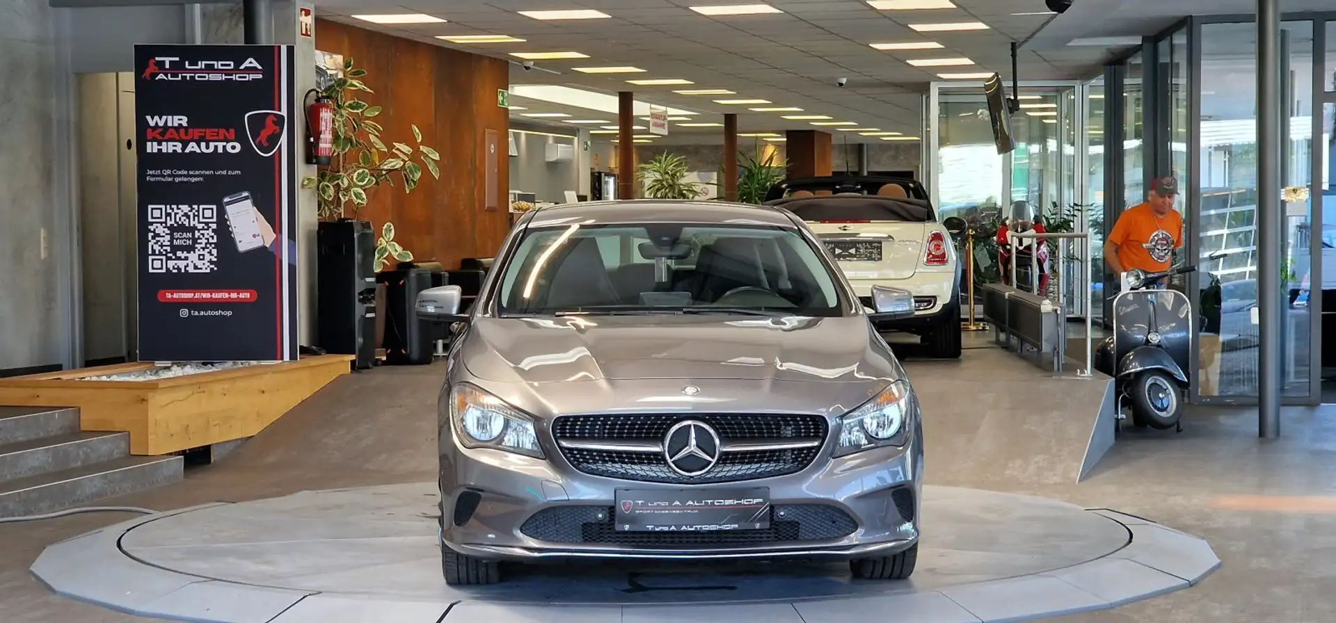 Mercedes-Benz CLA 200 d Aut. *Navi*Leder*18Zoll* Grau - 2