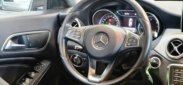 Mercedes-Benz Cla view 12