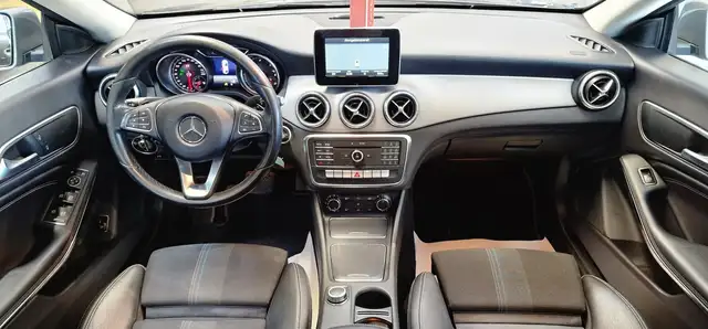 Mercedes-Benz Cla view 10