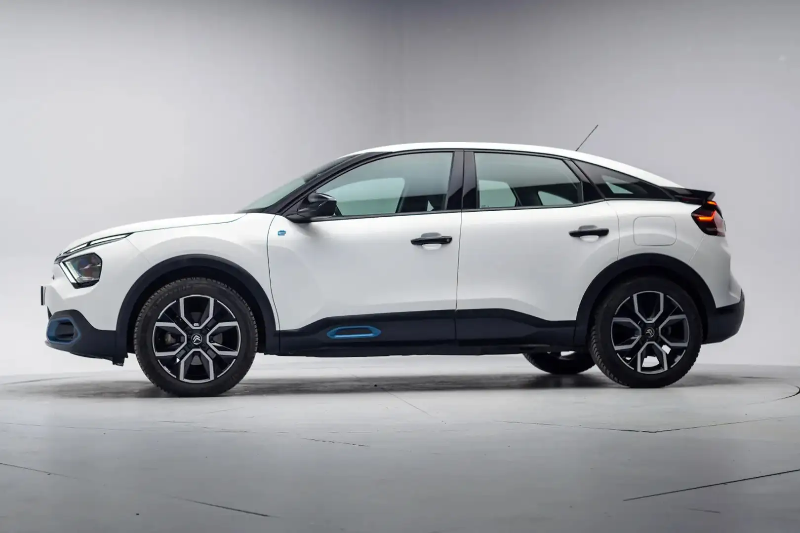 Citroen E-C4 Electric Feel 50 kWh 3-Fase Aut. [ Navigatie Camera Apple C Wit - 2