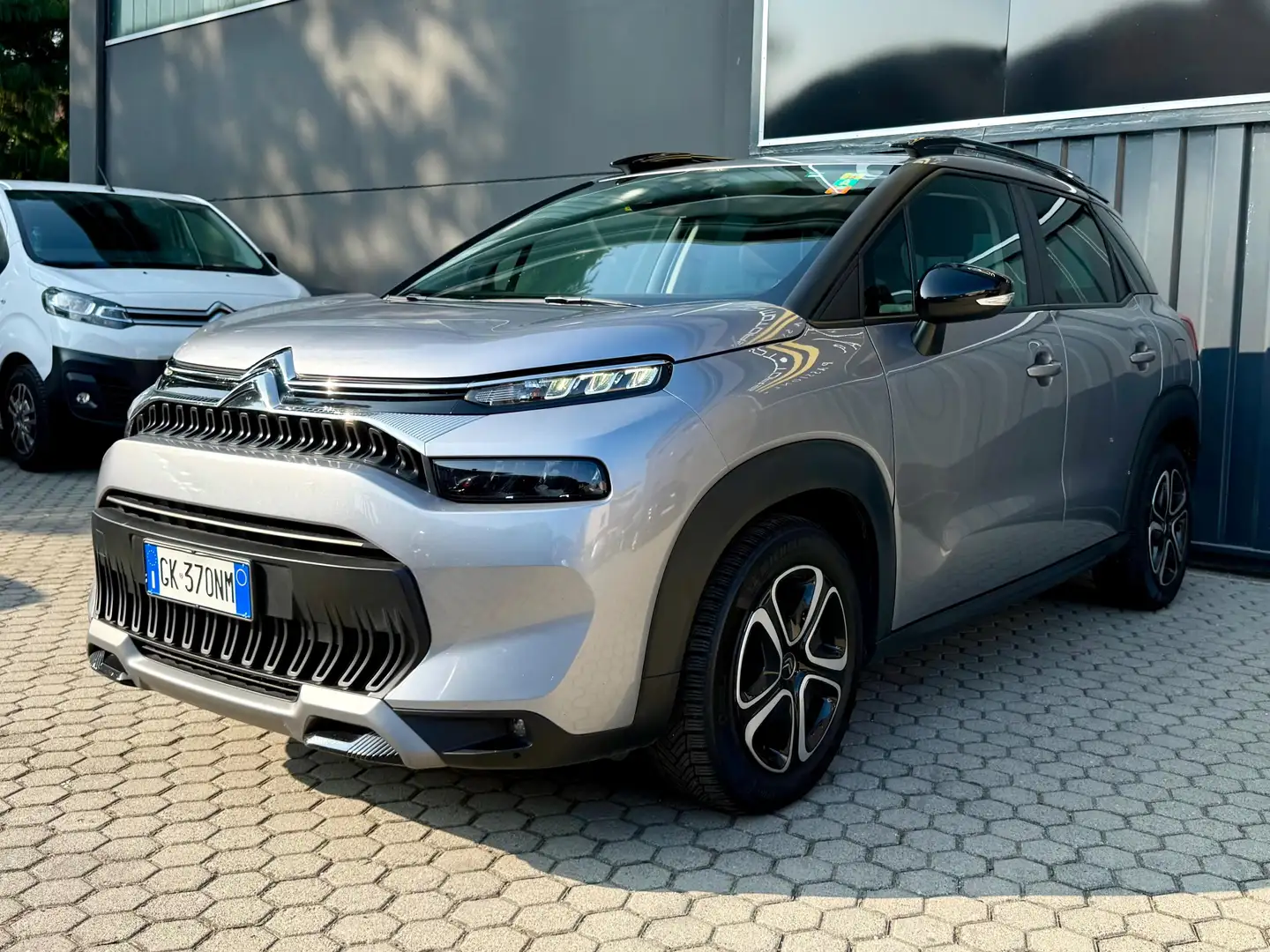 Citroen C3 Aircross C3 Aircross 1.5 bluehdi Shine Pack S AUTOMATICO Grijs - 2