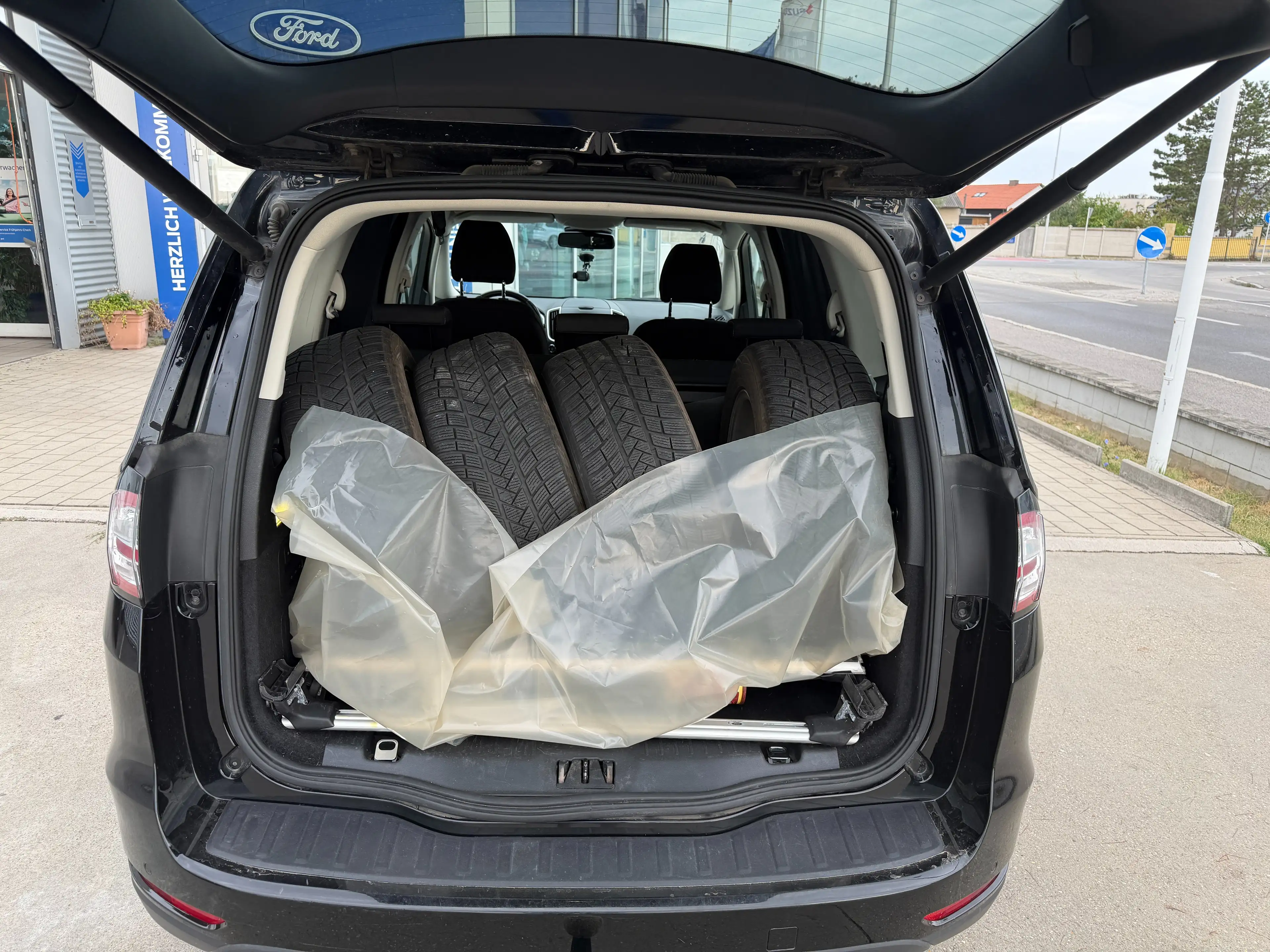 Ford Galaxy 2.0 TDCi Titanium Powershift Aut. — photo 10